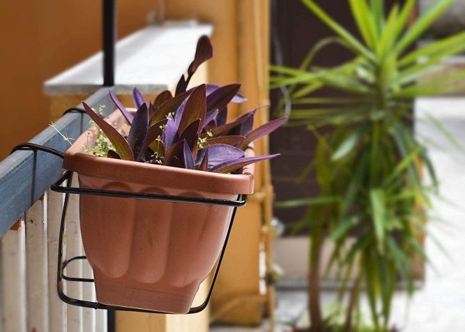 Porta piante fiori con sedia legno e vaso alluminio portapiante fioriera balcone 